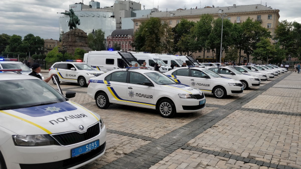 在过去三年里,乌克兰警方已经获得了1200多辆斯柯达警车.